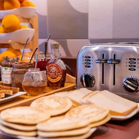 Ibis Styles Montmartre Batignolles Hotel 3*